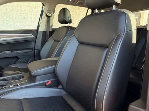 Used 2021 Volkswagen Atlas SE FWD image 2