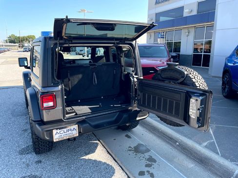 Used 2025 Jeep Wrangler Sport AWD/4WD image 9