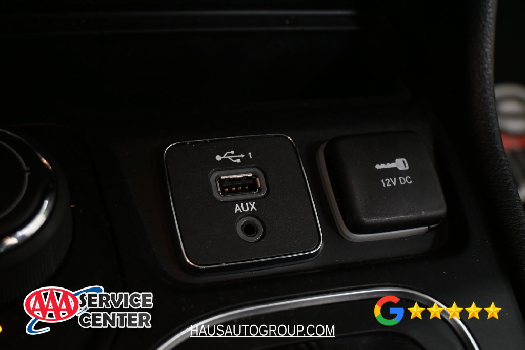 Used 2019 Jeep Cherokee Latitude Plus w/ Cold Weather Group AWD/4WD image 12