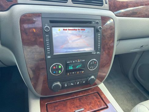 Used 2014 Chevrolet Tahoe LTZ RWD image 30