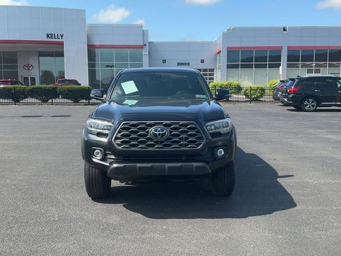 Used 2022 Toyota Tacoma TRD Off-Road w/ TRD Premium Off Road Package AWD/4WD image 2