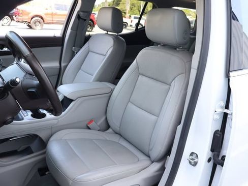 Used 2023 GMC Acadia SLT w/ Technology Package FWD image 13