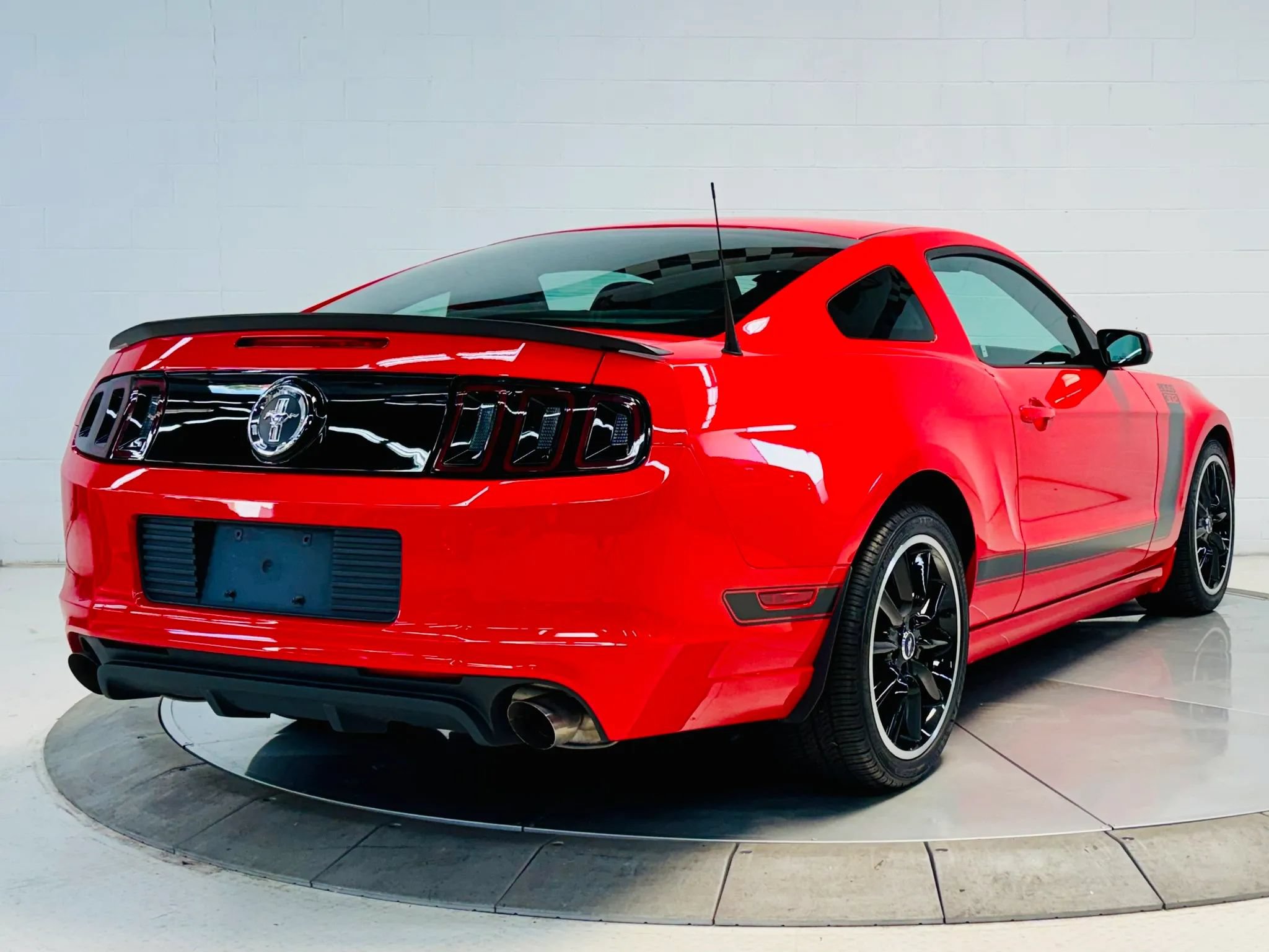 Used 2013 Ford Mustang Boss 302 RWD image 8