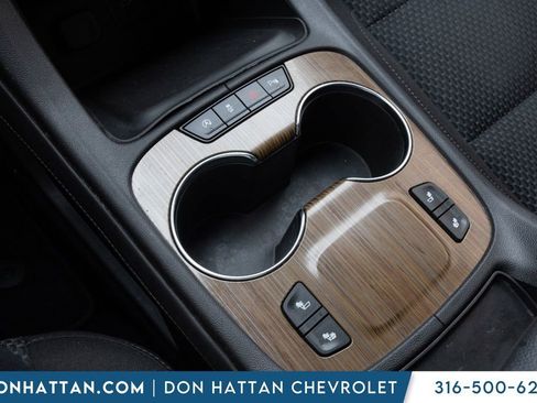 Used 2020 GMC Acadia SLE w/ Driver Convenience Package FWD image 9
