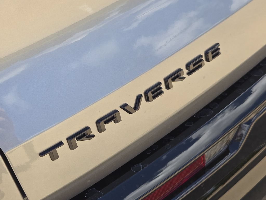 New 2027 Chevrolet Traverse RS w/ LPO, Floor Liner Package FWD image 7