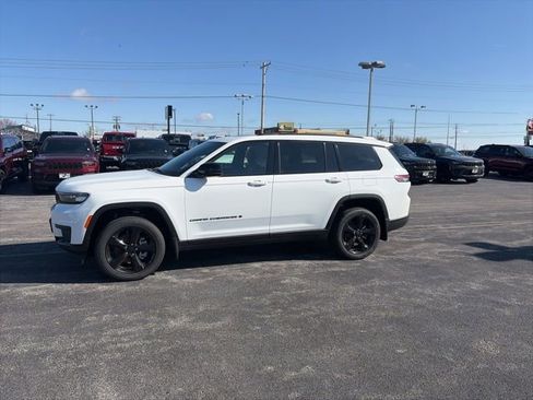 New 2025 Jeep Grand Cherokee L Altitude AWD/4WD image 2