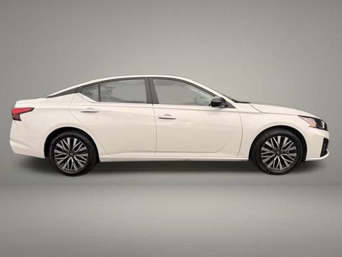 Used 2024 Nissan Altima 2.5 SV image 6