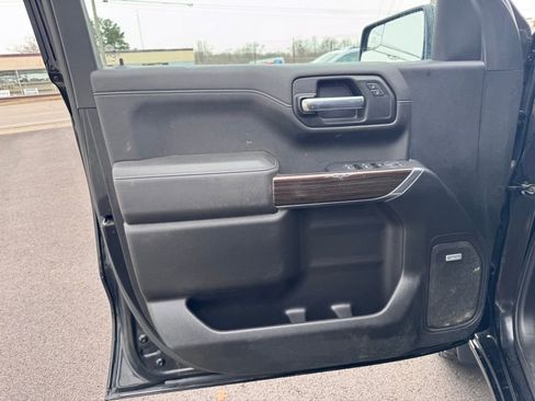 Used 2021 Chevrolet Silverado 1500 LT Trail Boss w/ Convenience Package II image 8