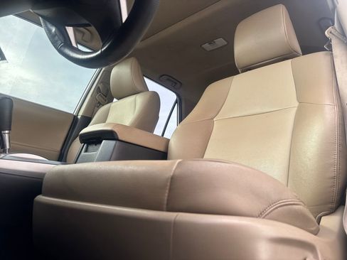 Used 2017 Toyota 4Runner SR5 Premium image 10