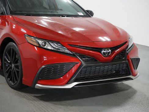 Used 2022 Toyota Camry XSE image 4