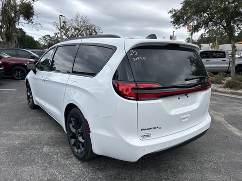 New 2026 Chrysler Pacifica Select w/ S Appearance Package image 5