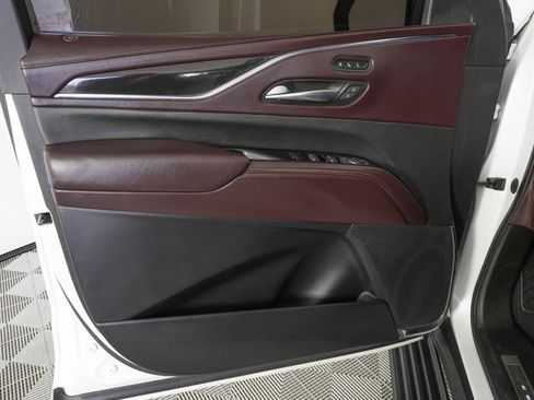 Used 2021 Cadillac Escalade Sport Platinum w/ LPO, ONYX Package image 17