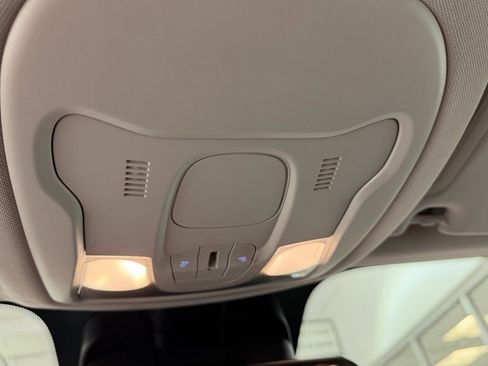 Used 2018 Jeep Renegade Altitude image 24