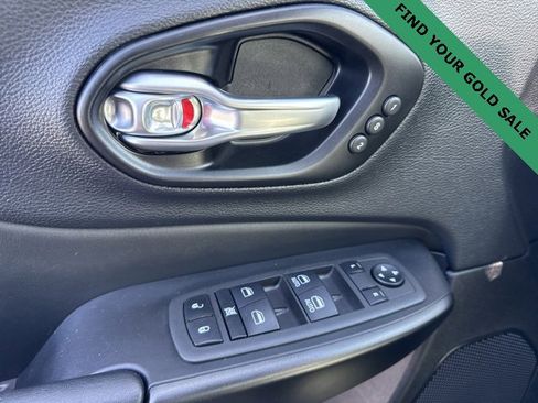 Used 2022 Jeep Cherokee Trailhawk w/ Premium Leather Package image 21