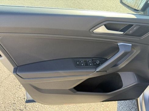 Certified 2019 Volkswagen Tiguan SE w/ Panoramic Sunroof Package image 16