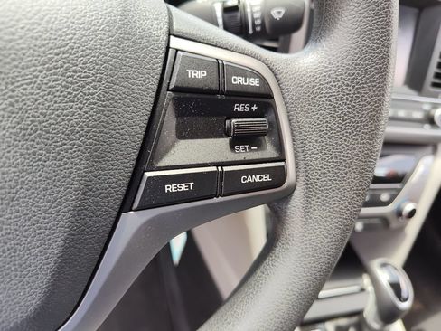 Used 2018 Hyundai Elantra SE w/ SE Connectivity Package 04 FWD image 25