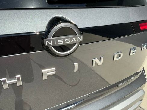 Used 2025 Nissan Pathfinder Platinum FWD image 4