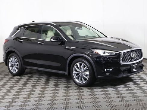 Used 2022 INFINITI QX50 Essential image 2