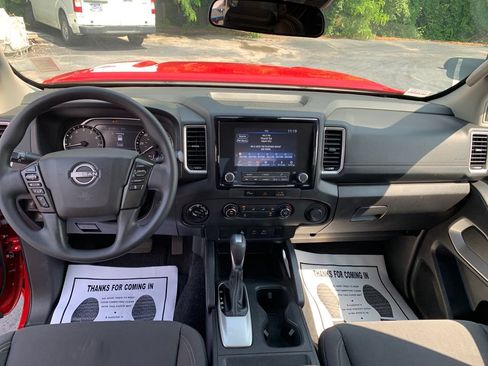 Used 2024 Nissan Frontier SV w/ Technology Package AWD/4WD image 19