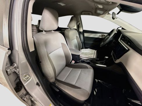 Used 2019 Toyota Corolla LE FWD image 28