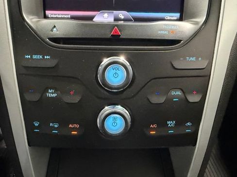 Used 2014 Ford Explorer XLT w/ Equipment Group 201A AWD/4WD image 18