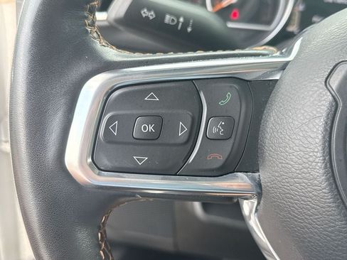 Used 2023 Jeep Gladiator Overland AWD/4WD image 15