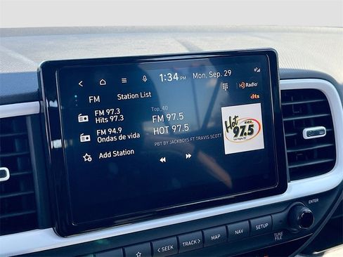 Used 2024 Hyundai Venue Limited image 15