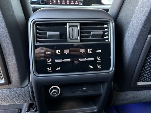 Certified 2025 Porsche Cayenne Coupe image 25