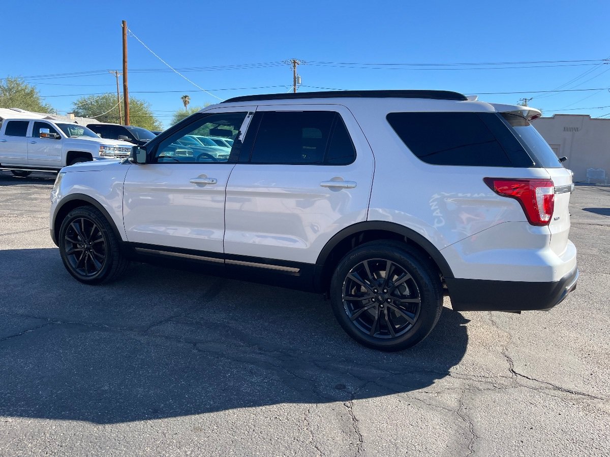 Used 2017 Ford Explorer XLT w/ Equipment Group 202A FWD image 8