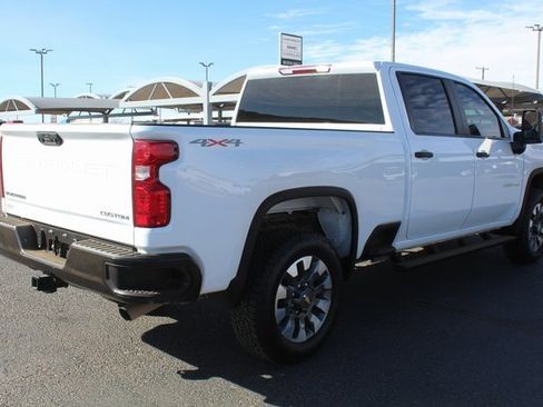 Used 2022 Chevrolet Silverado 2500 Custom w/ Custom Convenience Package image 3