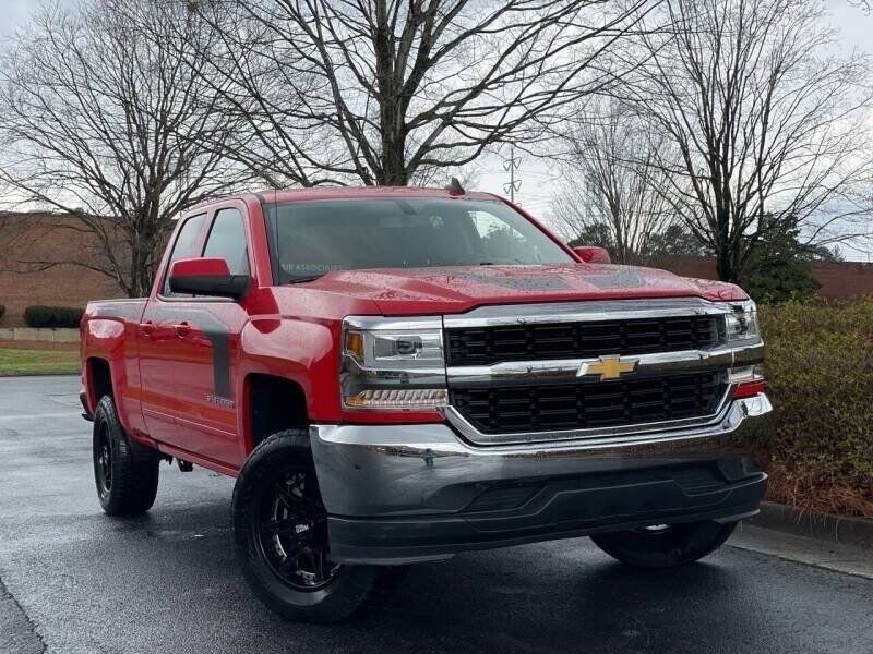 Used 2018 Chevrolet Silverado 1500 LT RWD image 3