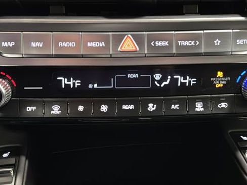 Used 2024 Kia Telluride EX w/ EX Captain's Chair Package AWD/4WD image 17
