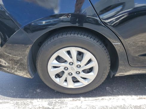 Used 2017 Hyundai Elantra SE image 31