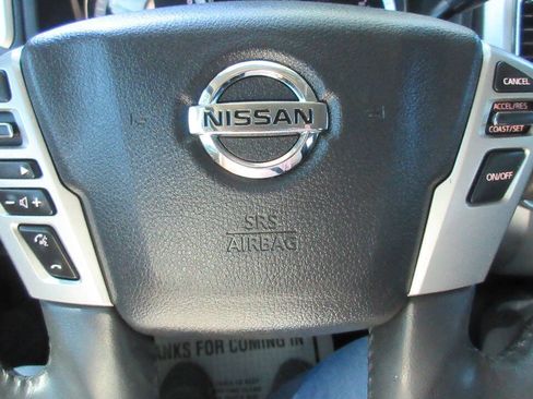 Used 2017 Nissan Titan SV RWD image 33