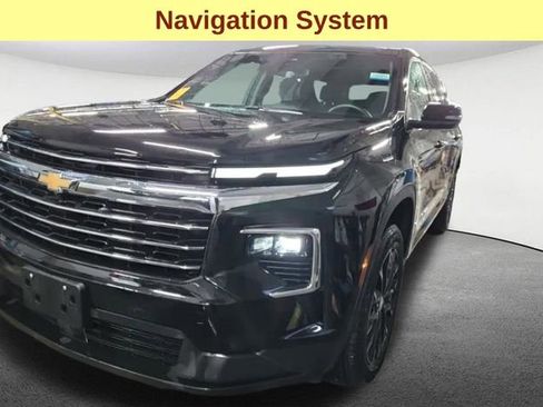 Used 2025 Chevrolet Traverse LT w/ Sun and Wheel Package image 4