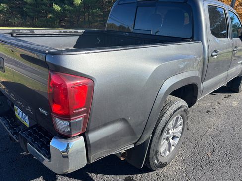 Used 2018 Toyota Tacoma TRD Off-Road image 15