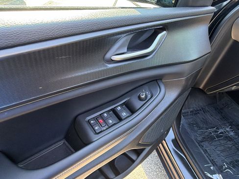 Used 2025 Jeep Grand Cherokee Altitude AWD/4WD image 15