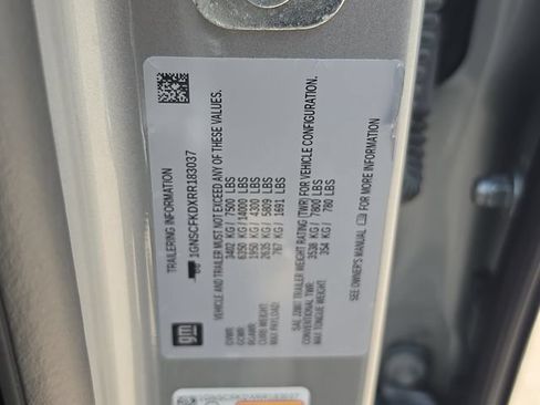 Used 2024 Chevrolet Suburban Premier RWD image 34