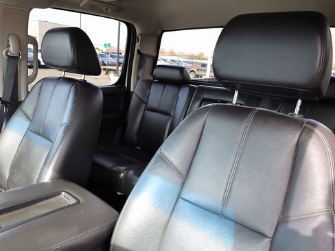 Used 2008 GMC Sierra 2500 SLT w/ Z71 Off-Road Package image 16