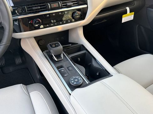 New 2025 Nissan Pathfinder SL image 15