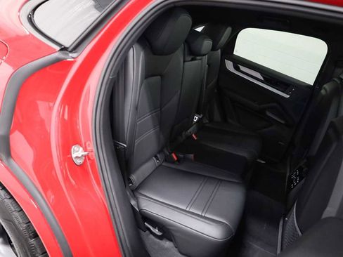 Used 2025 Porsche Cayenne Coupe AWD/4WD image 37