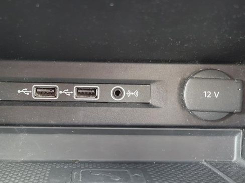 Used 2020 Volkswagen Tiguan SE image 30