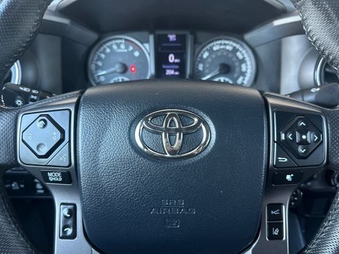 Used 2019 Toyota Tacoma TRD Sport AWD/4WD image 23