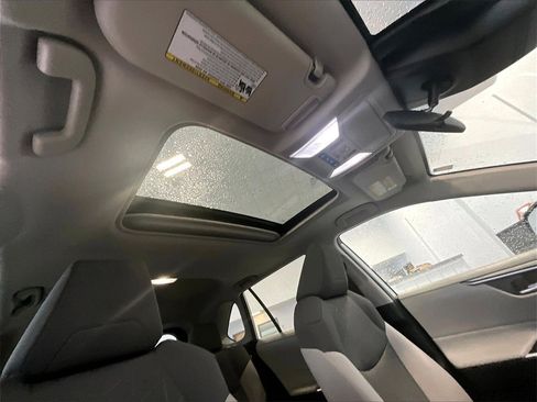 Used 2022 Toyota RAV4 XLE image 22