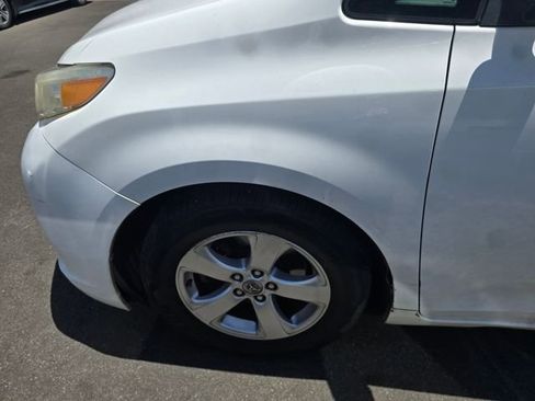 Used 2015 Toyota Sienna L FWD image 11