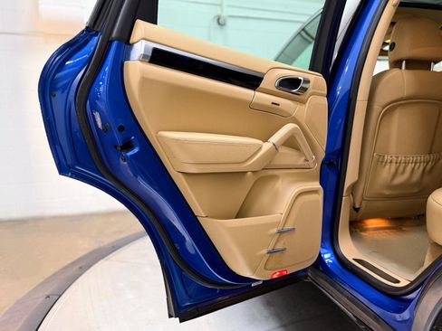 Used 2017 Porsche Cayenne S image 15