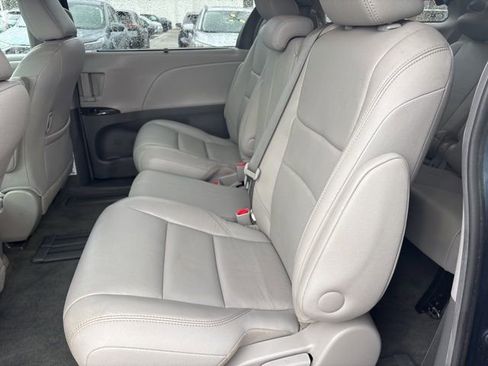 Used 2017 Toyota Sienna XLE w/ XLE Navigation Package FWD image 7