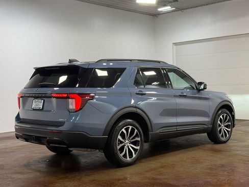 Used 2025 Ford Explorer ST-Line AWD/4WD image 4