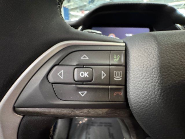 Used 2023 Jeep Grand Cherokee Limited w/ Luxury Tech Group II AWD/4WD image 20
