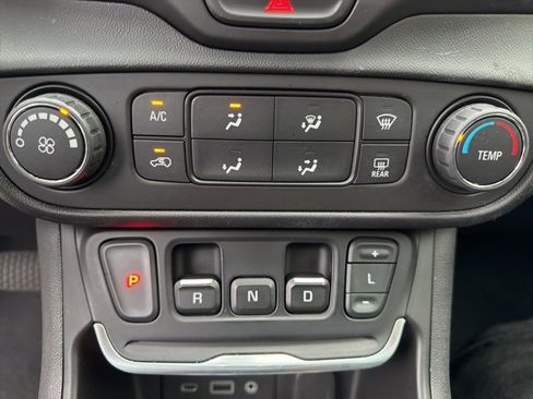 Used 2018 GMC Terrain SLE image 10